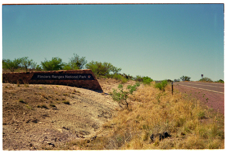 フリンダースレンジス国立公園入口 / Flinders Ranges National park Entrance